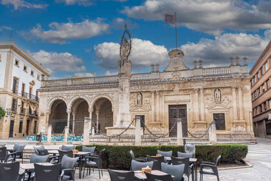 Cádiz - Jerez de la Frontera 05 - plaza de La Asunción y Cabildo antiguo.jpg